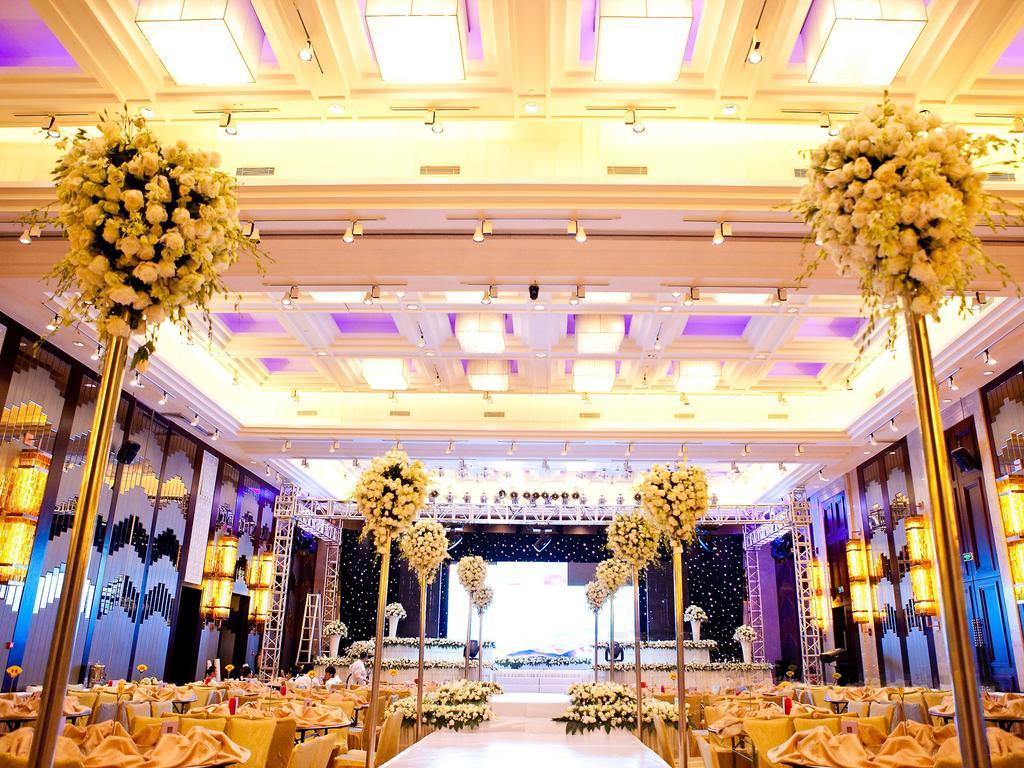 Optics Valley Kingdom Plaza Wuhan Exterior photo